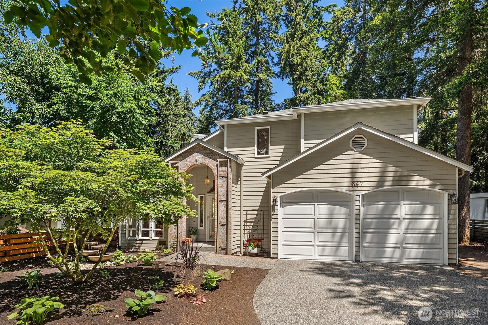 647 Edmonds Way Edmonds, WA 98020 - Photo 2 of 37