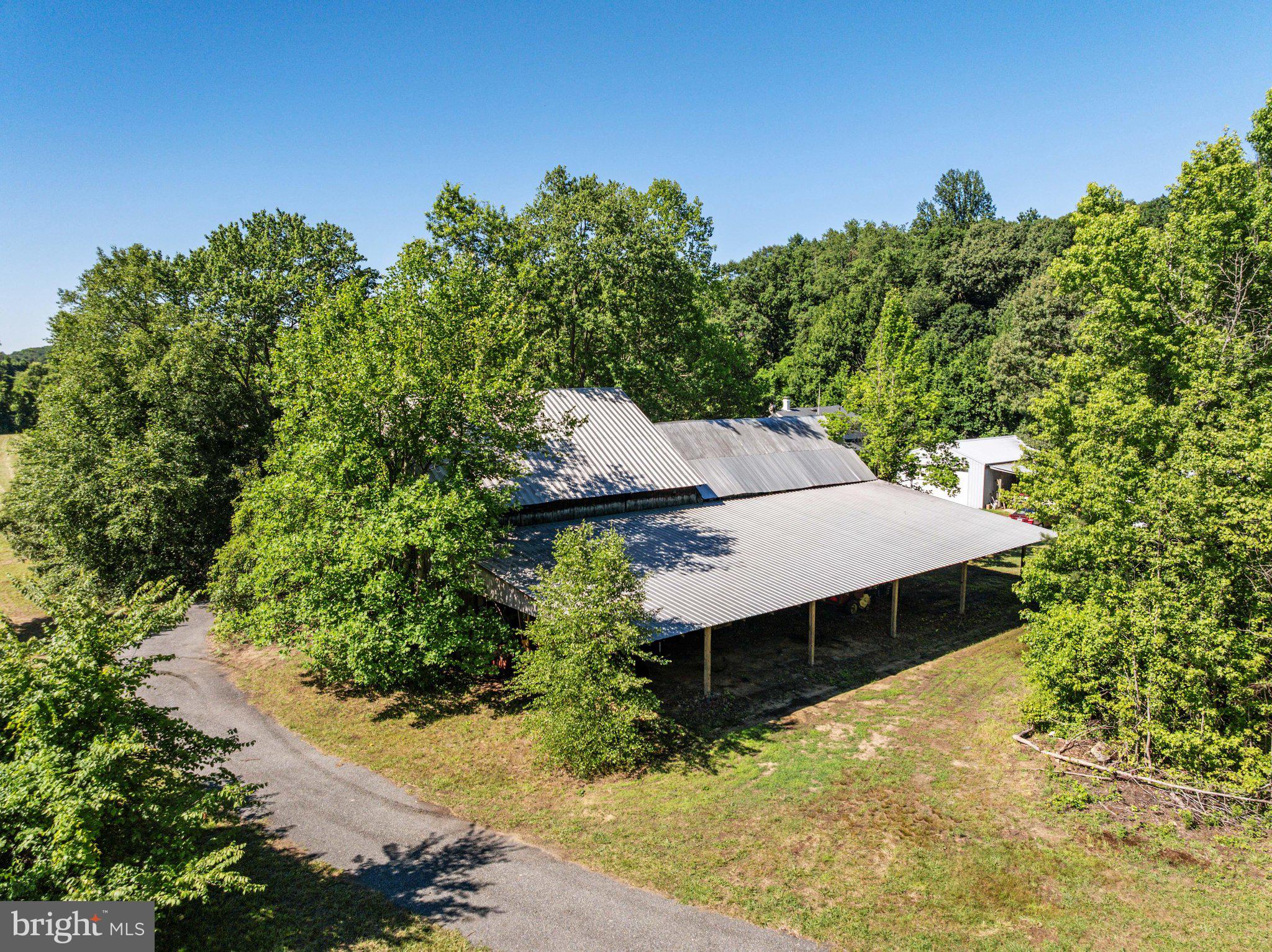 1524 Governor Bridge Road Davidsonville, MD 21035 - Photo 22 of 28 2nd barn at back of property with new roof