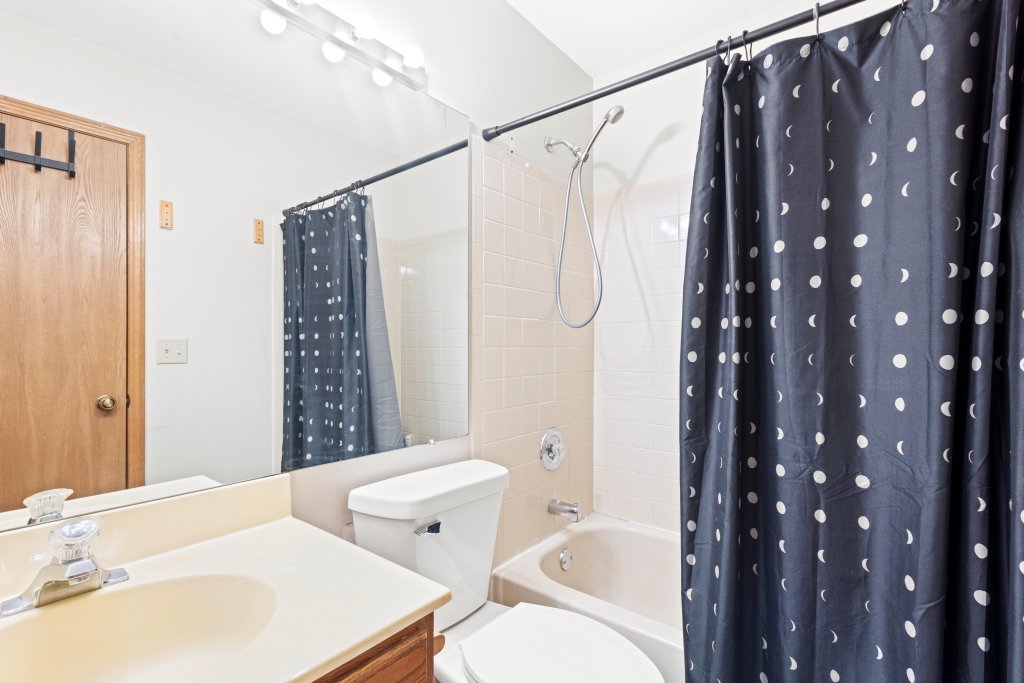 798 Burning Trail Carol Stream, IL 60188 - Photo 13 of 40 a bathroom with a sink toilet and shower