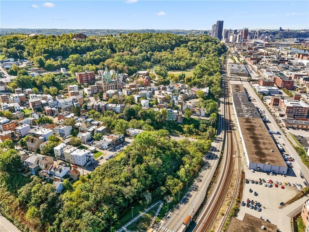 323 Hancock Street Pittsburgh, PA 15219 - Photo 39 of 41 an aerial view of multiple house