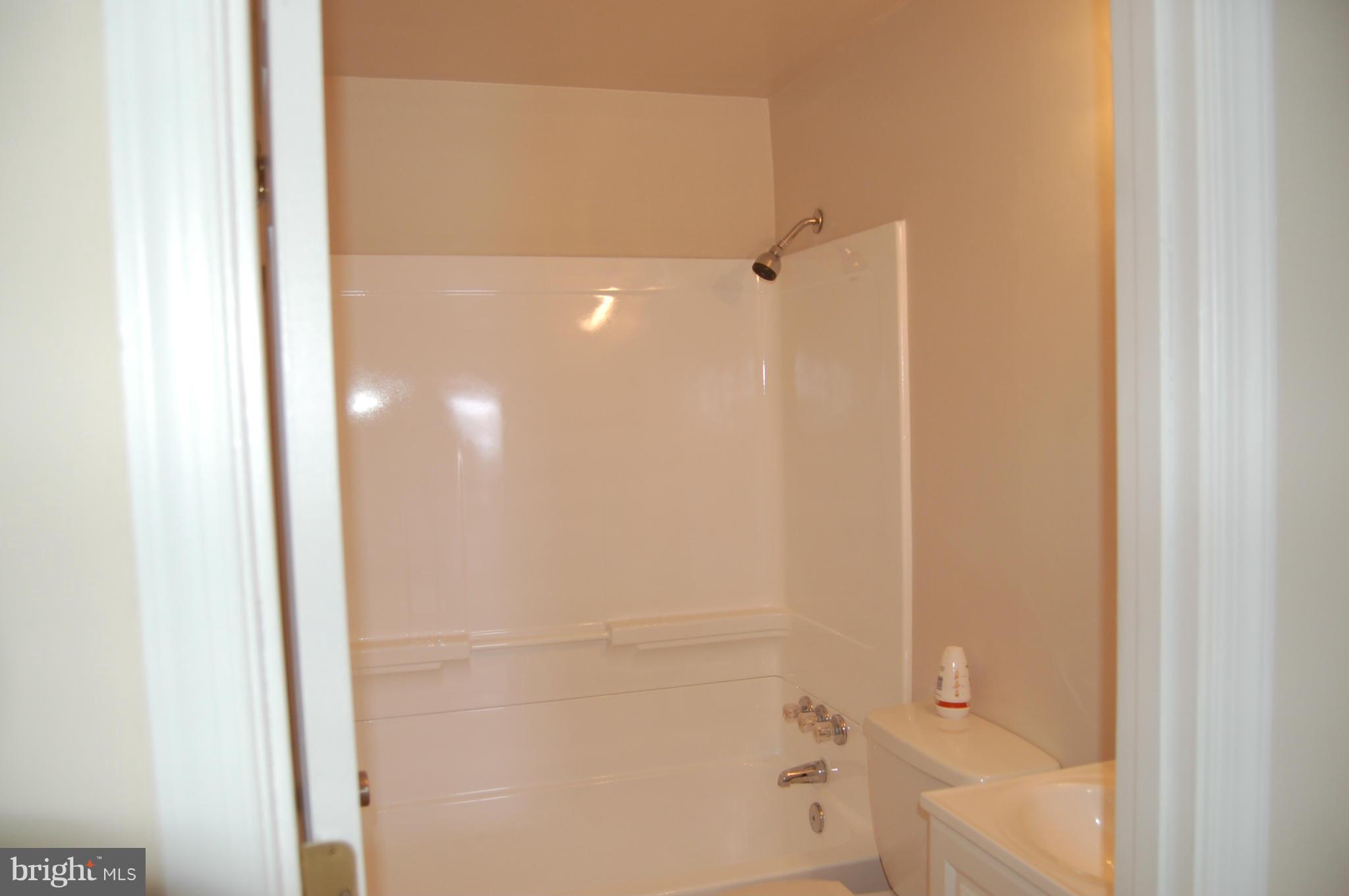2016 Kelmore Road Baltimore, MD 21222 - Photo 11 of 27 Bath