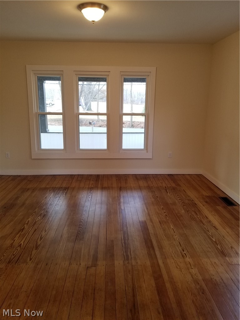4595 South Hametown Road Barberton, OH 44203 - Photo 8 of 27 Living room
