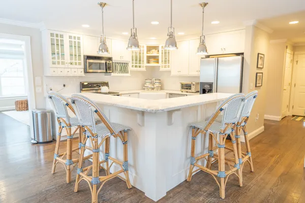 $1,900,000 | 10 Abbey Gate Road, Cotuit, MA 02635