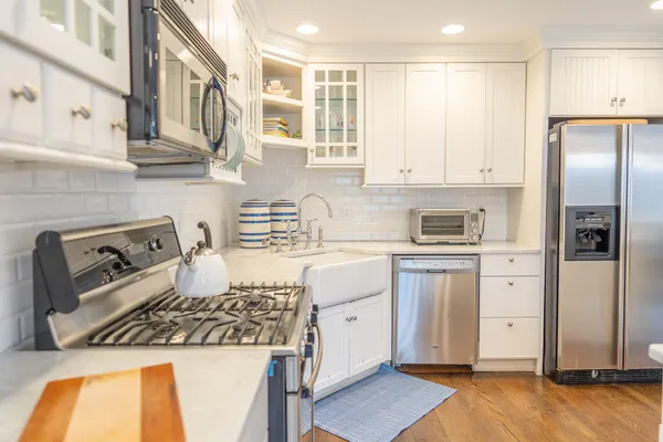 $1,750,000 | 10 Abbey Gate Road, Cotuit, MA 02635