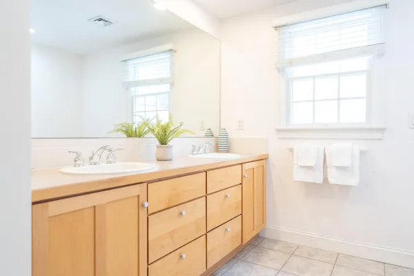 $1,750,000 | 10 Abbey Gate Road, Cotuit, MA 02635