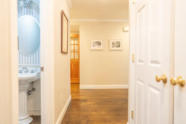 $1,900,000 | 10 Abbey Gate Road, Cotuit, MA 02635