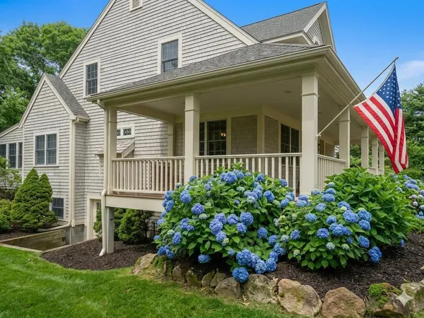 $1,750,000 | 10 Abbey Gate Road, Cotuit, MA 02635