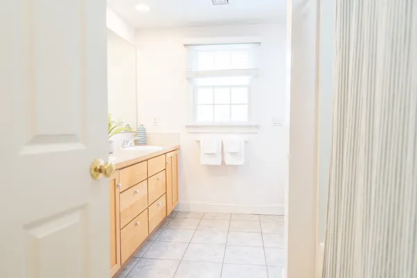 $1,750,000 | 10 Abbey Gate Road, Cotuit, MA 02635