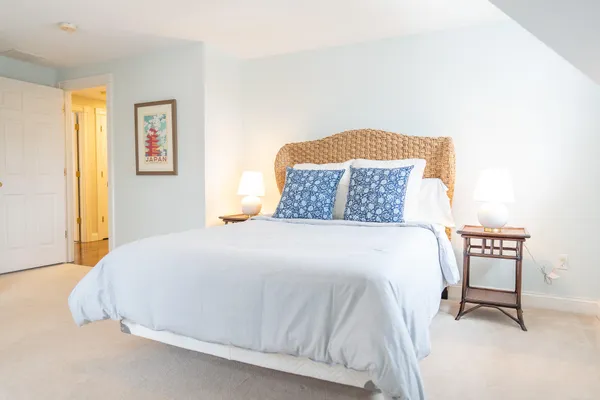 $1,900,000 | 10 Abbey Gate Road, Cotuit, MA 02635