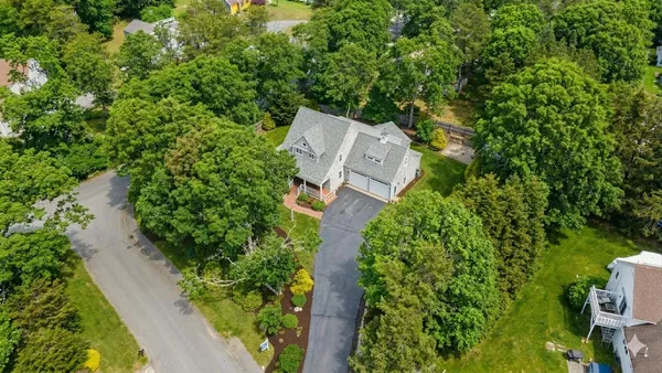 $1,900,000 | 10 Abbey Gate Road, Cotuit, MA 02635