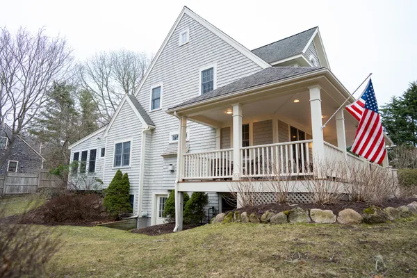 $1,750,000 | 10 Abbey Gate Road, Cotuit, MA 02635