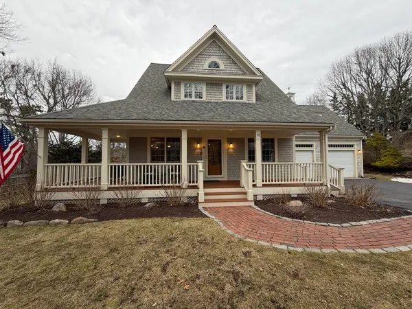 $1,900,000 | 10 Abbey Gate Road, Cotuit, MA 02635