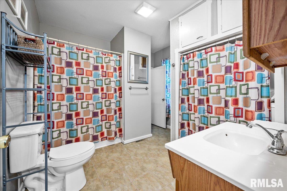 1703 Bloomington Road East Peoria, IL 61611 - Photo 19 of 57 Gallery Image 19