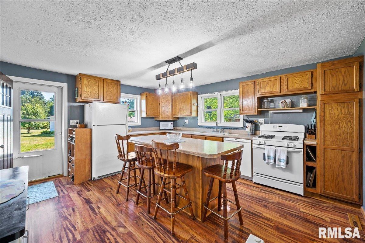 1703 Bloomington Road East Peoria, IL 61611 - Photo 10 of 57 Gallery Image 10