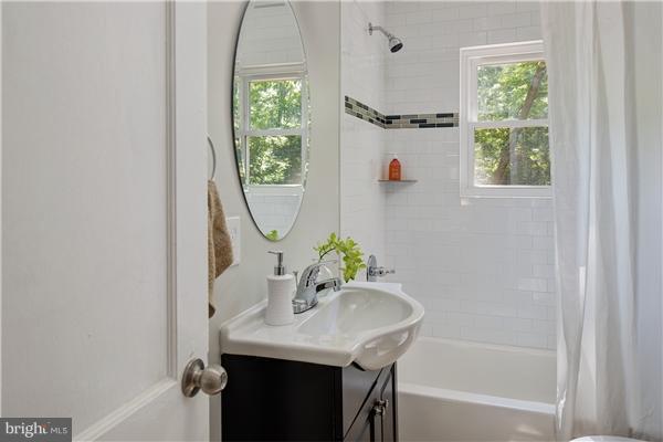 1201 Harper Road Silver Spring, MD 20903 - Photo 9 of 28 Bath