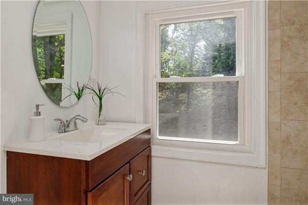 1201 Harper Road Silver Spring, MD 20903 - Photo 10 of 28 Bath
