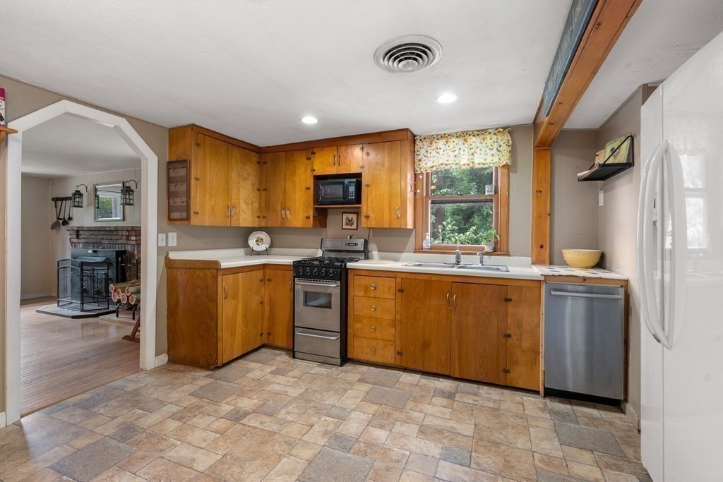 5 Patten Road Norton, MA 02766 - Photo 8 of 30