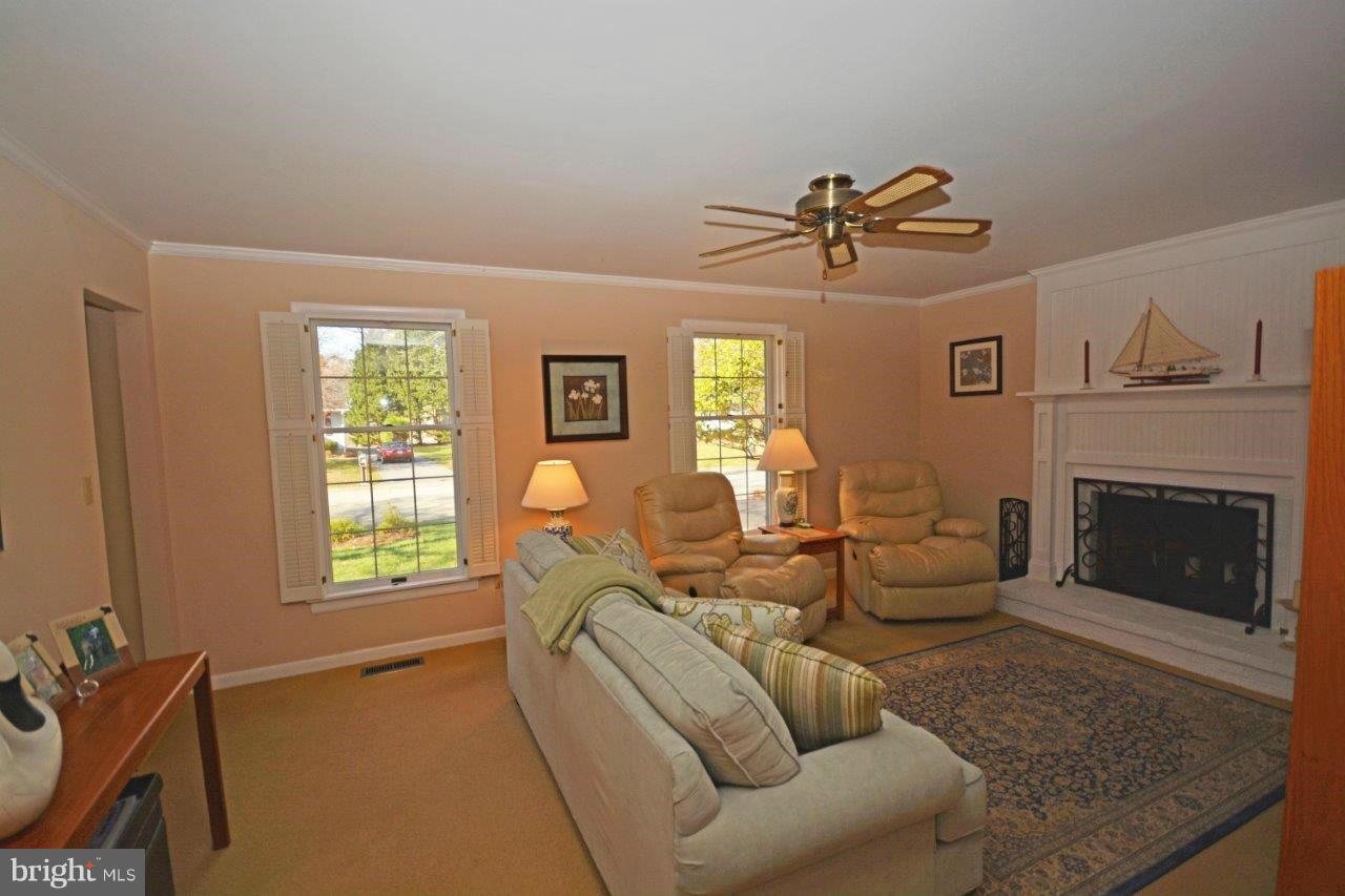 7055 Pine Ridge Road Easton, MD 21601 - Photo 5 of 27 Living Room