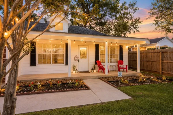 $321,000 | 606 South Pine Street, Tomball, TX 77375