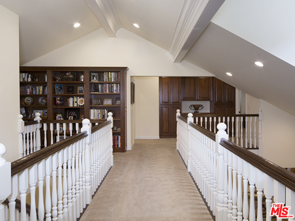 5474 Round Meadow Road Hidden Hills, CA 91302 - Photo 18 of 30 Gallery Image 18