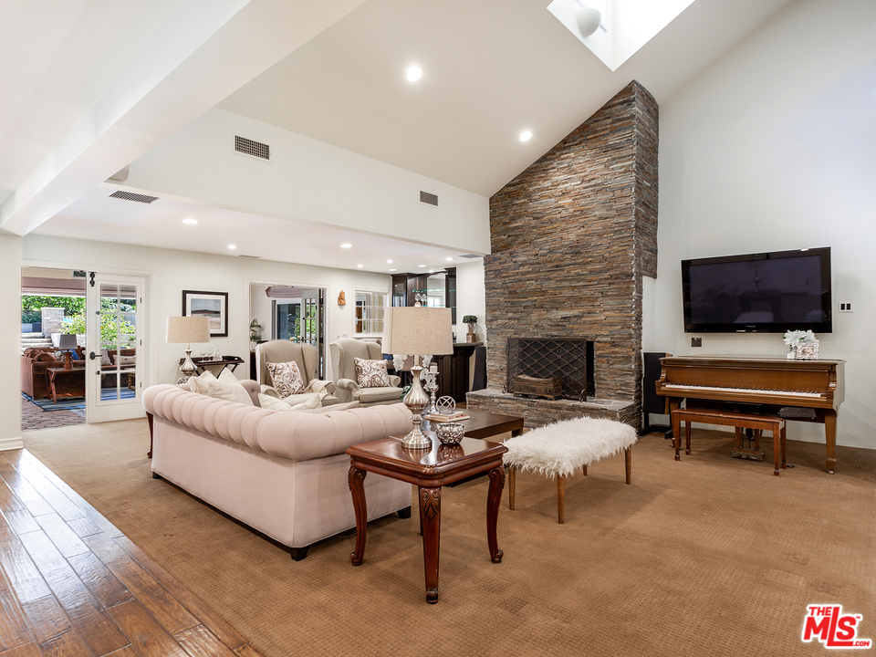 5474 Round Meadow Road Hidden Hills, CA 91302 - Photo 5 of 30 Gallery Image 5
