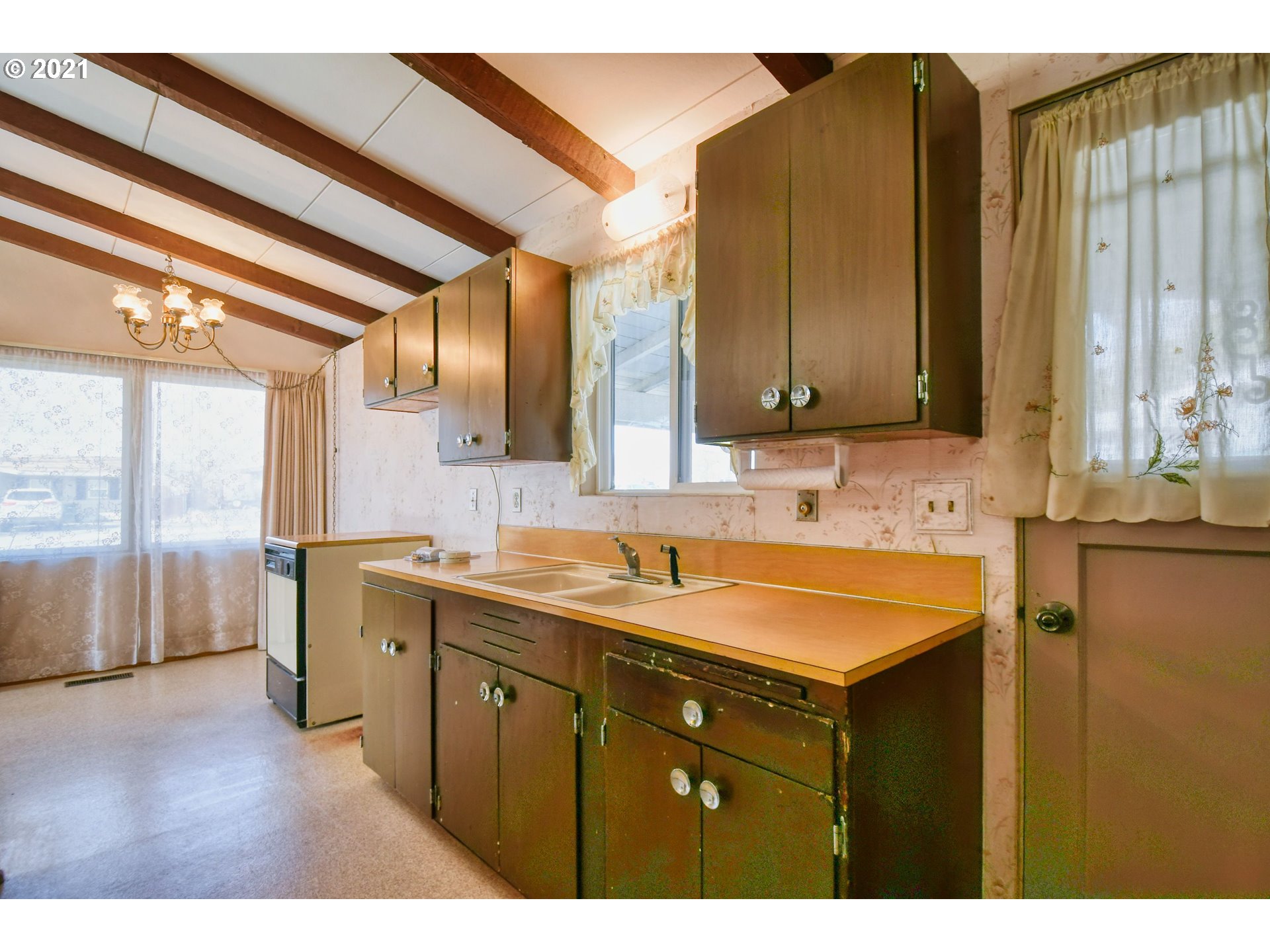 3104 Southwest Marshall Avenue Pendleton, OR 97801 - Photo 11 of 32 Gallery Image 11