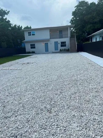 a view of a house with a backyard