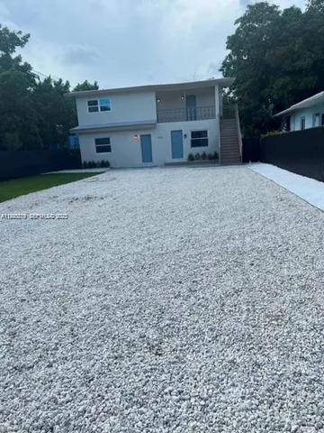 a view of a house with a backyard