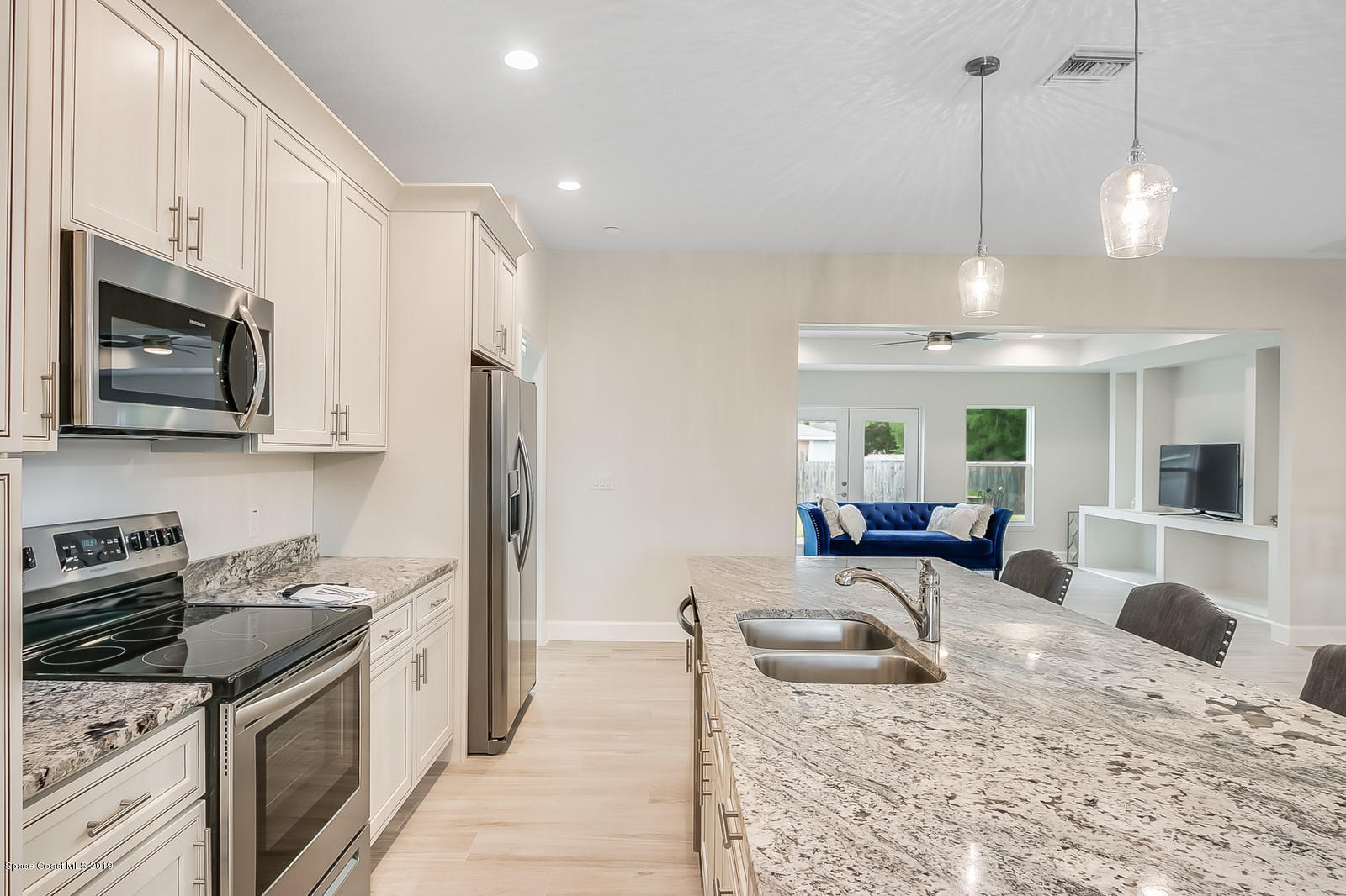 1485 Reed Street Northwest Palm Bay, FL 32907 - Photo 7 of 26 Kitchen with view to family room