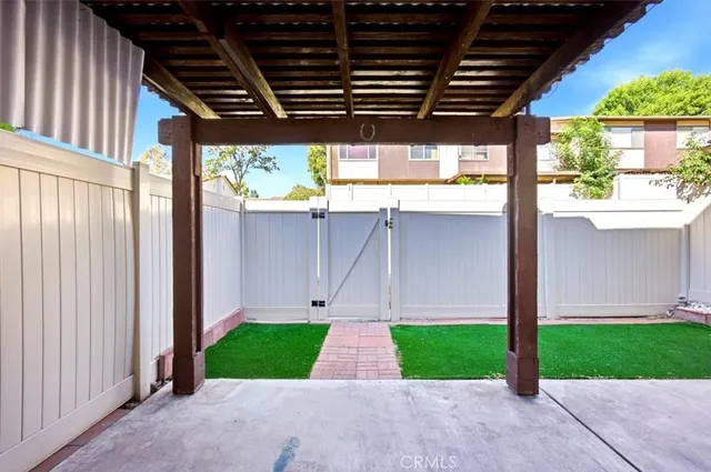 $325,000 | 2174 Aspenwood Court, San Bernardino, CA 92404