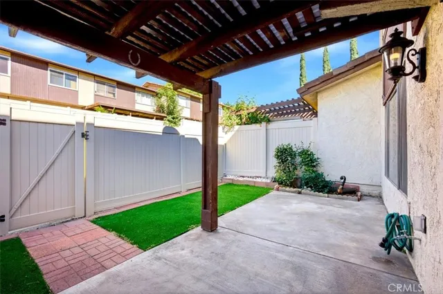 $325,000 | 2174 Aspenwood Court, San Bernardino, CA 92404