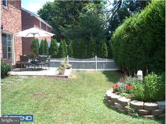 412 Harrington Road Havertown, PA 19083 - Photo 4 of 12