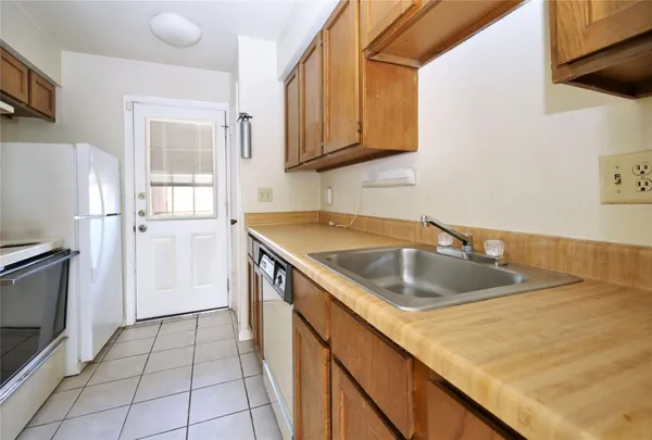$1,100 | 6202 Skyline Drive, Unit 32, Houston, TX 77057