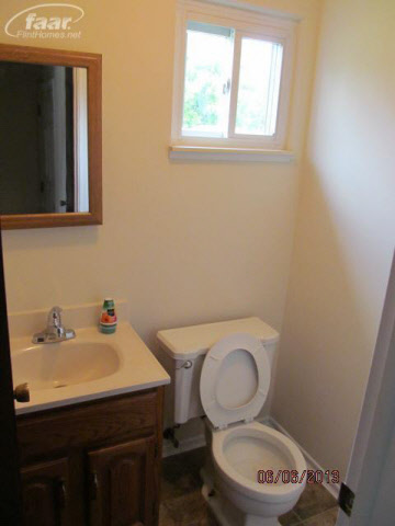 6033 Lucas Road Flint, MI 48506 - Photo 18 of 19 20358403-17.JPG