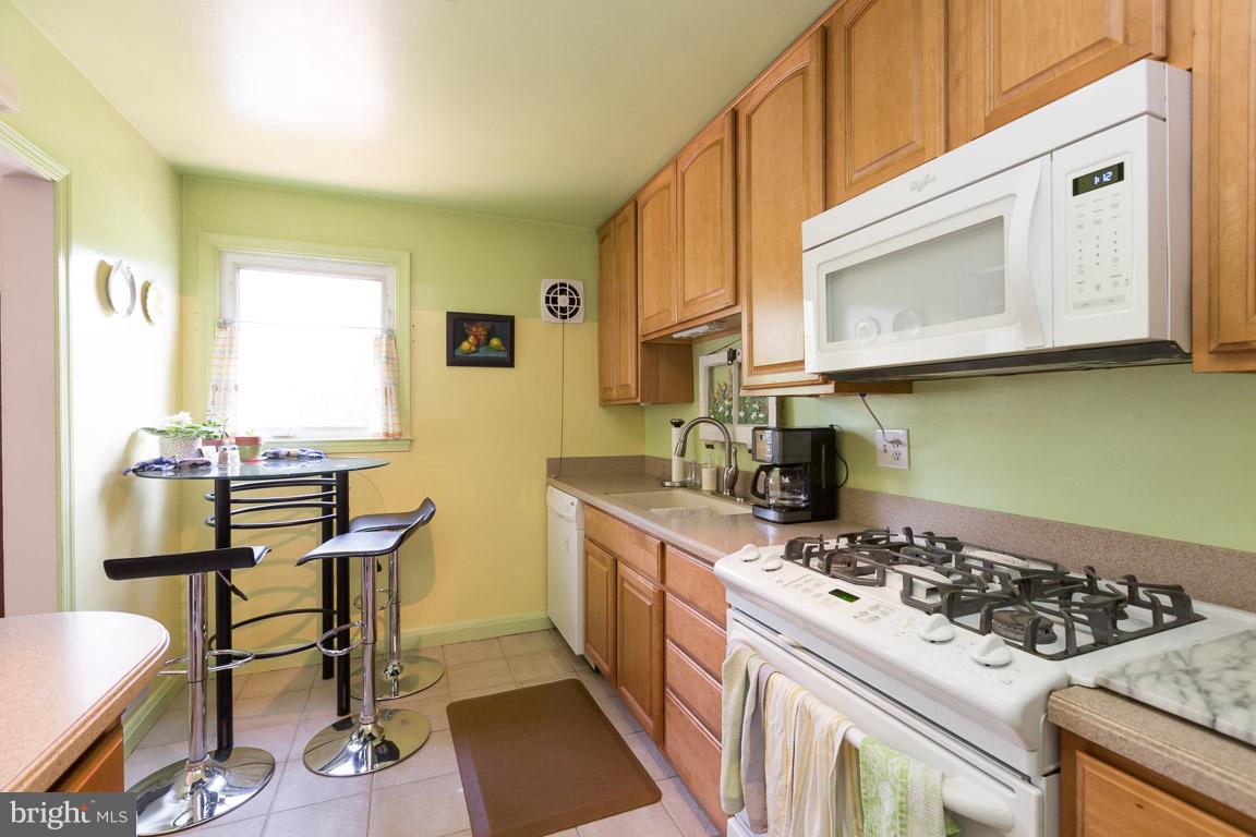 1049 Winsford Road Baltimore, MD 21204 - Photo 12 of 30 Kitchen