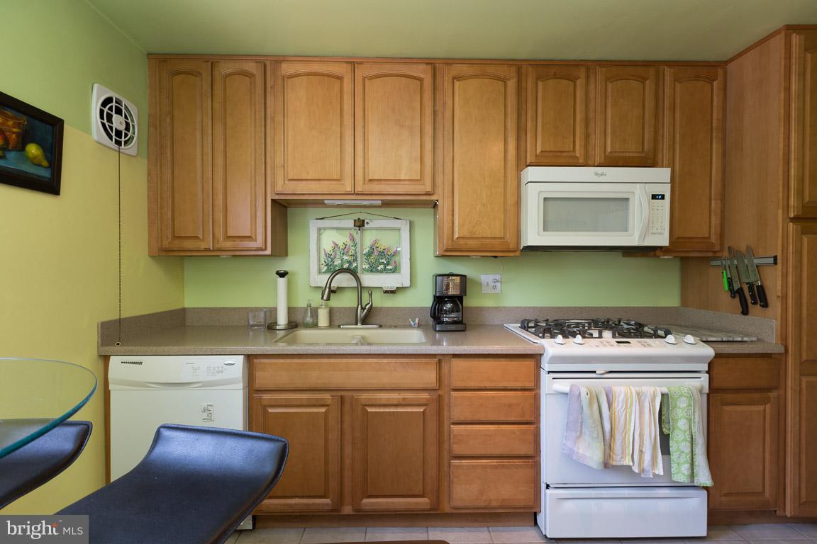 1049 Winsford Road Baltimore, MD 21204 - Photo 13 of 30 Kitchen