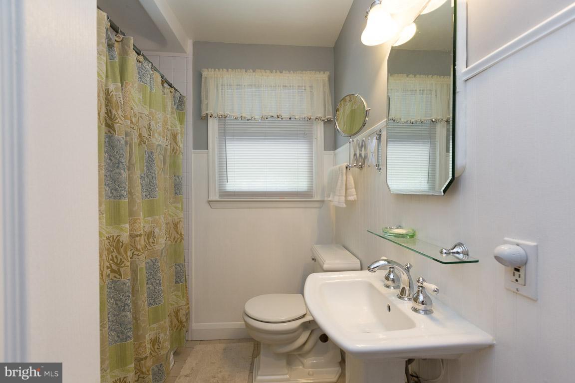 1049 Winsford Road Baltimore, MD 21204 - Photo 20 of 30 Bath