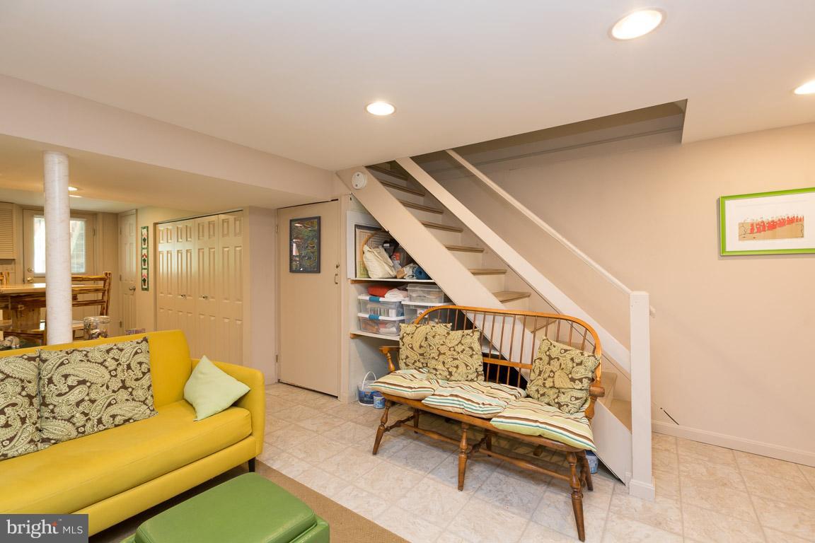 1049 Winsford Road Baltimore, MD 21204 - Photo 22 of 30 Family Room