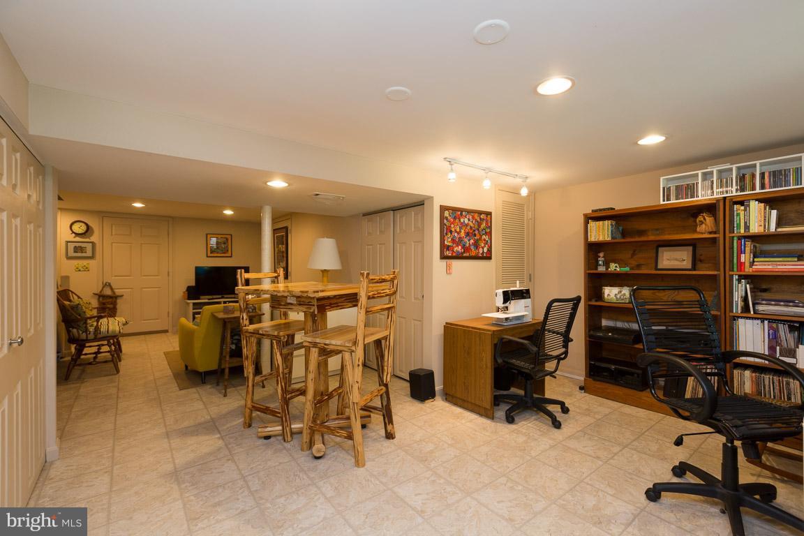 1049 Winsford Road Baltimore, MD 21204 - Photo 24 of 30 Family Room