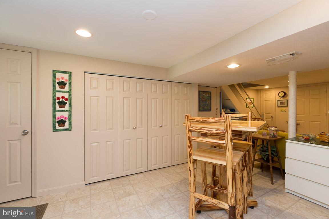 1049 Winsford Road Baltimore, MD 21204 - Photo 25 of 30 Family Room