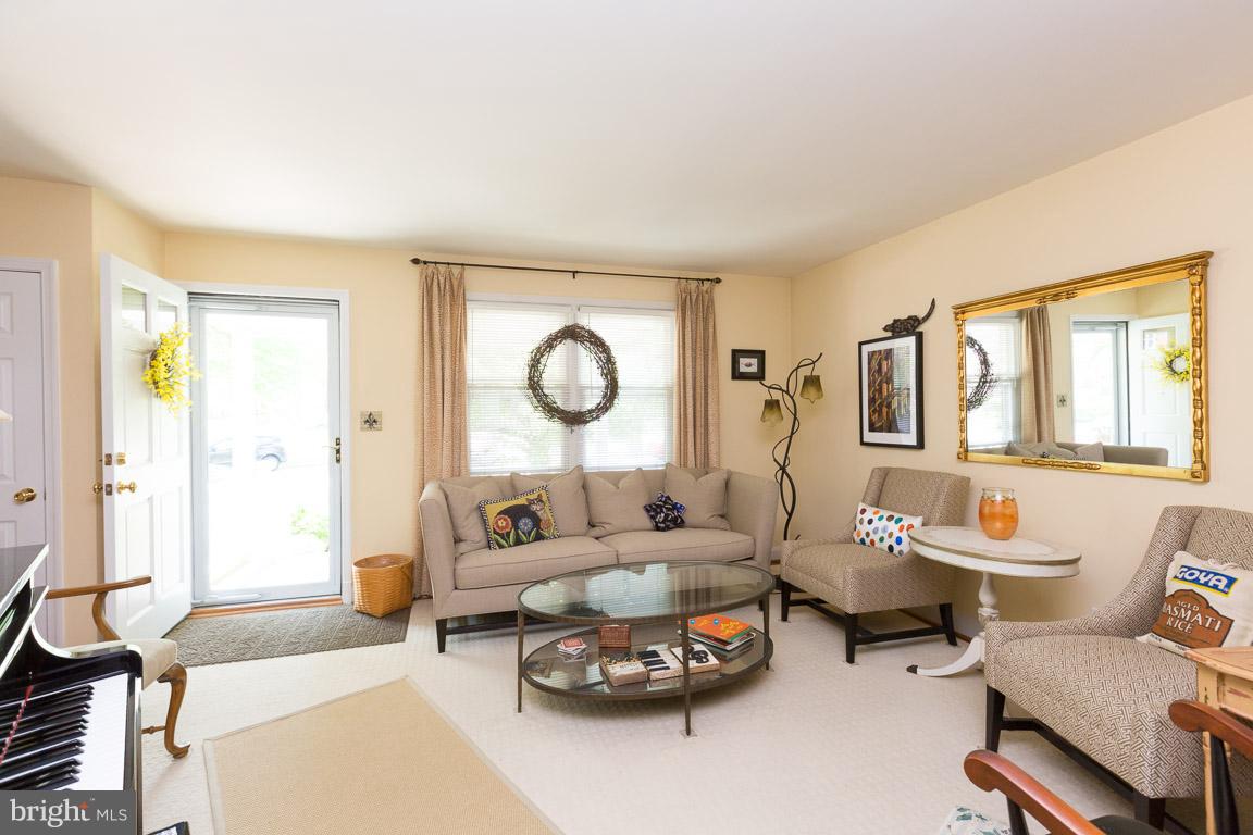 1049 Winsford Road Baltimore, MD 21204 - Photo 7 of 30 Living Room