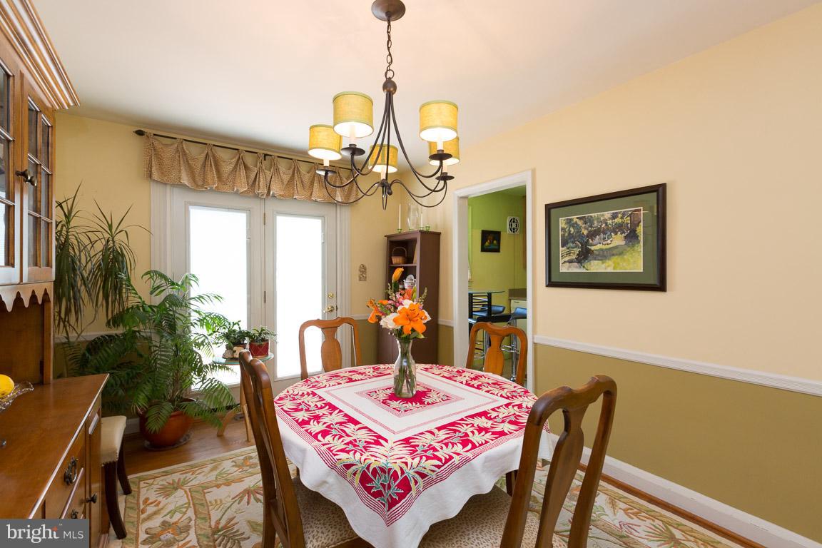 1049 Winsford Road Baltimore, MD 21204 - Photo 8 of 30 Dining Room