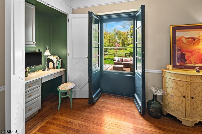 1330 Great Road Skillman, NJ 08558 - Photo 44 of 44 a room with chairs and a mirror