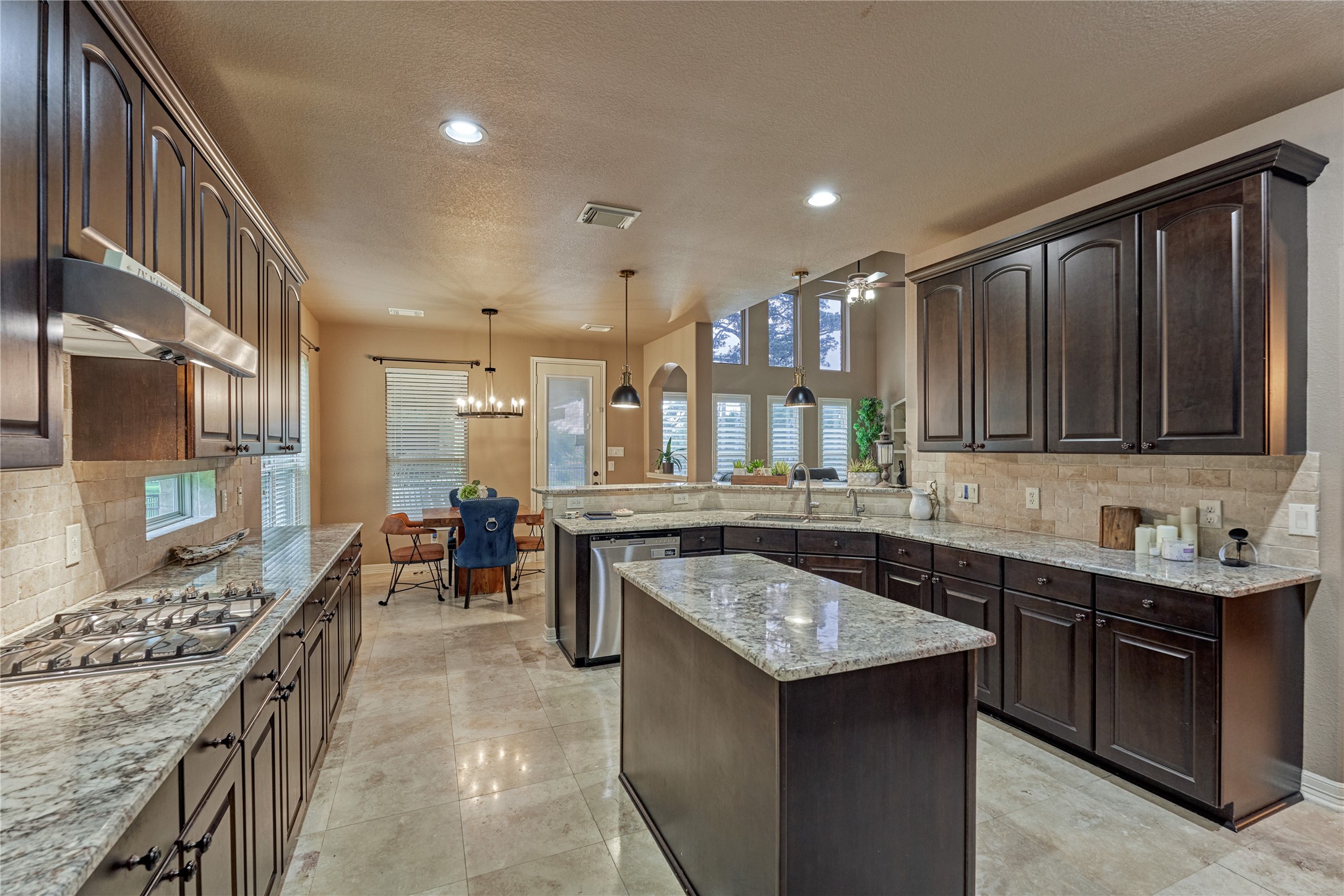 19089 Grandview Point Montgomery, TX 77356 - Photo 25 of 48 a kitchen with lots of counter top space