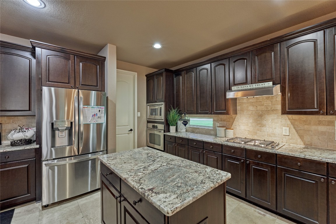 19089 Grandview Point Montgomery, TX 77356 - Photo 26 of 48 a kitchen with stainless steel appliances granite countertop a refrigerator and a sink
