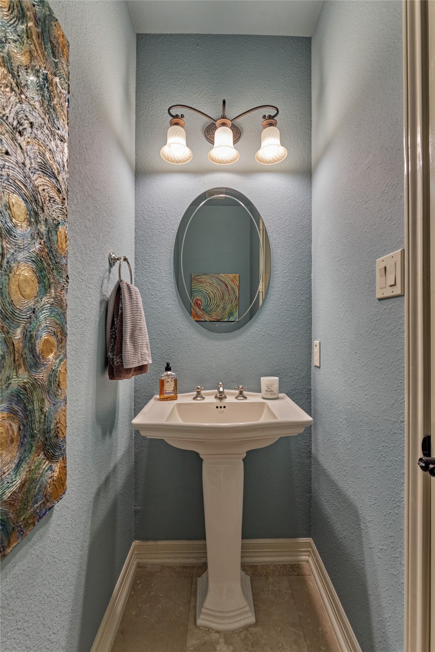 19089 Grandview Point Montgomery, TX 77356 - Photo 27 of 48 a bathroom with a sink and a mirror