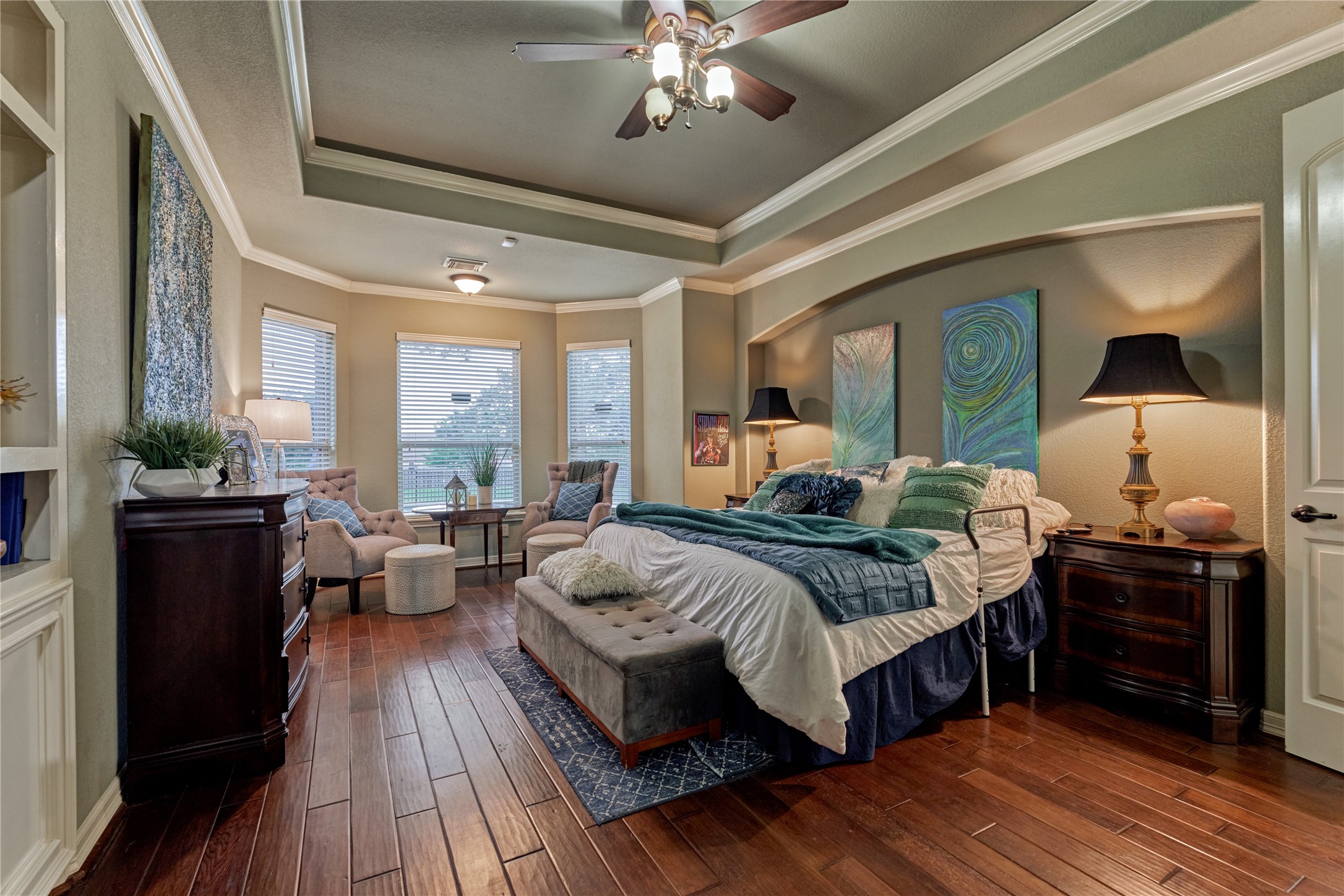 19089 Grandview Point Montgomery, TX 77356 - Photo 28 of 48 a bedroom with a large bed a flat tv screen and a dresser