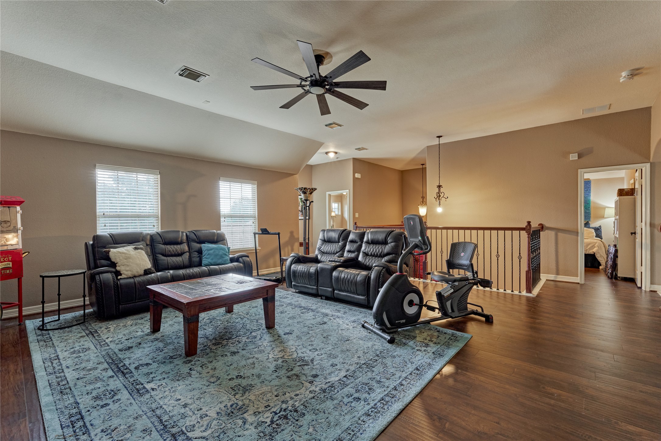 19089 Grandview Point Montgomery, TX 77356 - Photo 36 of 48 a living room with furniture