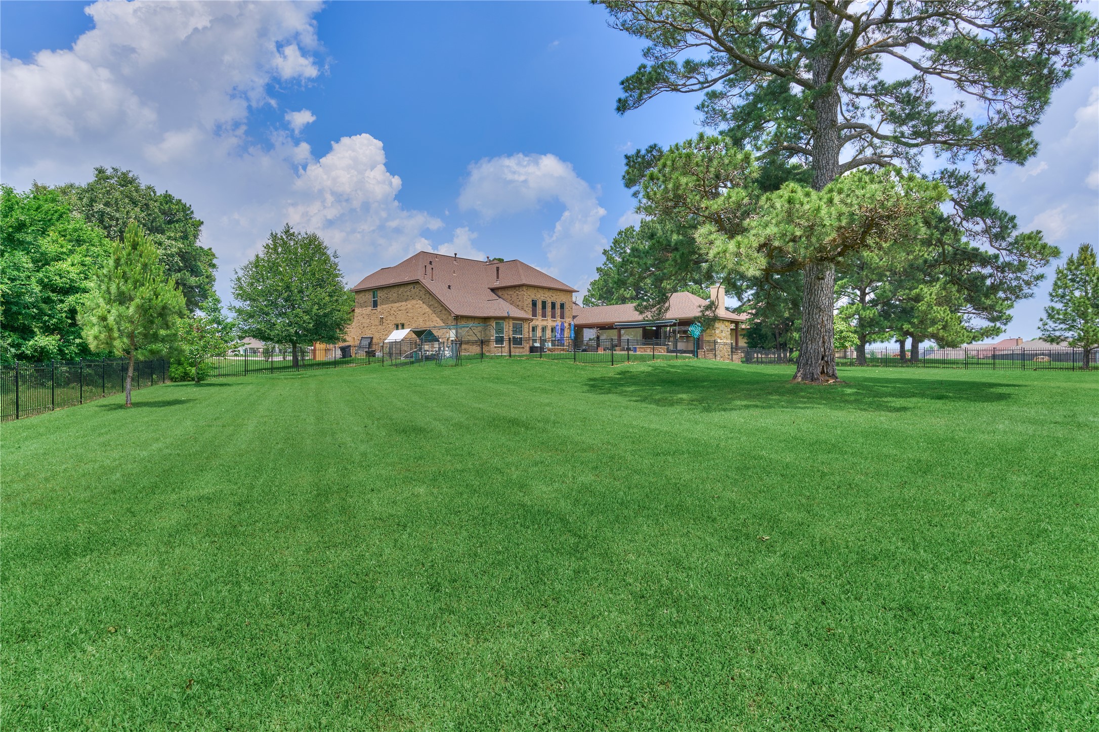 19089 Grandview Point Montgomery, TX 77356 - Photo 47 of 48 a front view of a house with garden