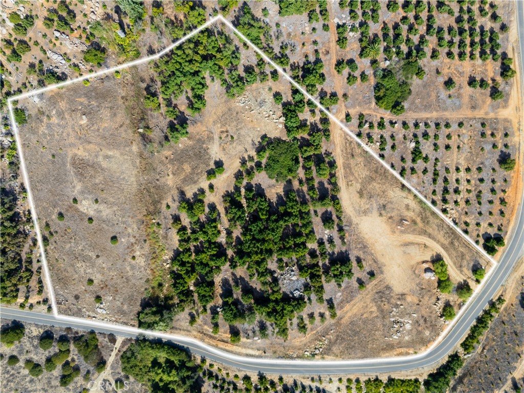 23476 La Vella Road Temecula, CA 92590 - Photo 22 of 29 a view of a yard